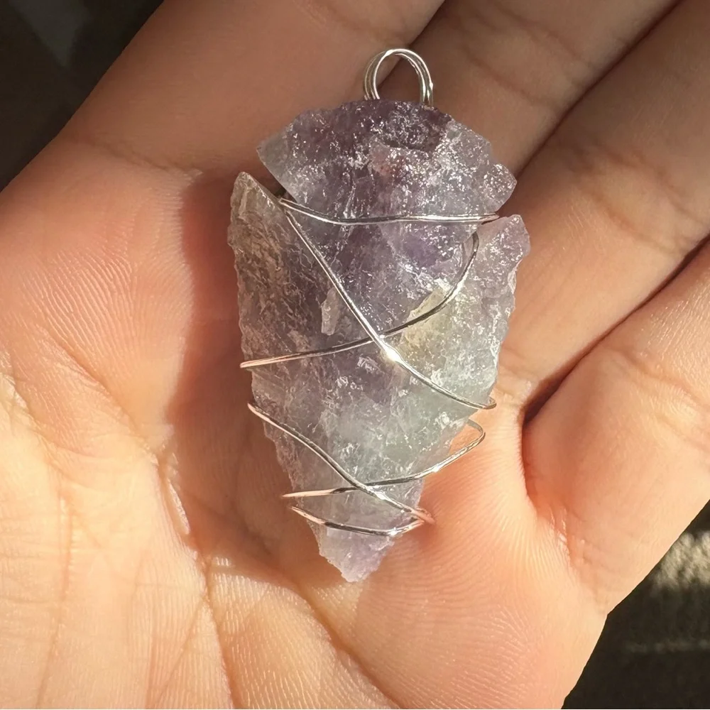 ✨ Amethyst Aura Point Pendant - Picture 2 of 4